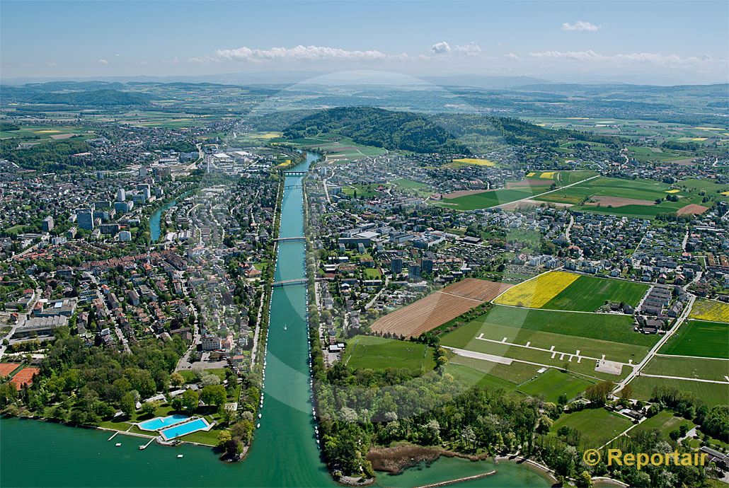 Foto: Nidau bei Biel mit seinem Nidau-Büren-Kanal.. (Luftaufnahme von Niklaus Wächter)