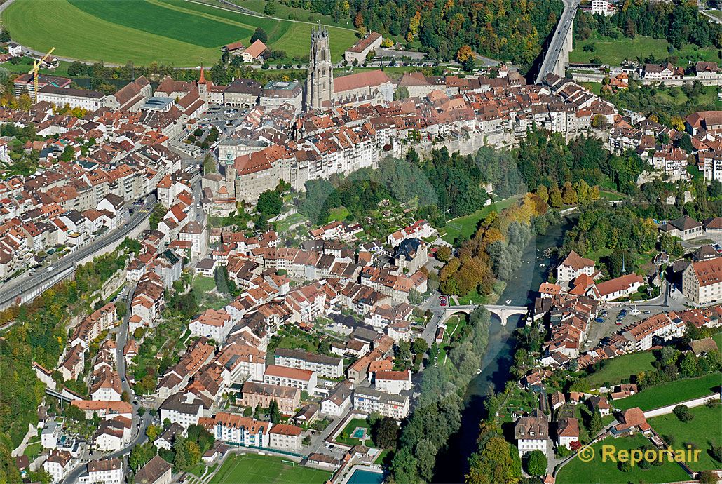 Foto: Fribourg bzw. Freiburg und seine Altstadt.. (Luftaufnahme von Niklaus Wächter)