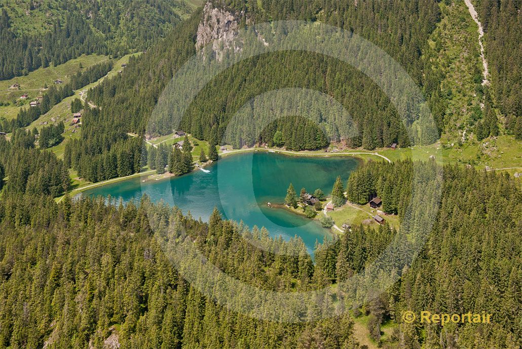 Foto: Seinen südlichen Abschluss bildet der Arnisee. (Luftaufnahme von Niklaus Wächter)