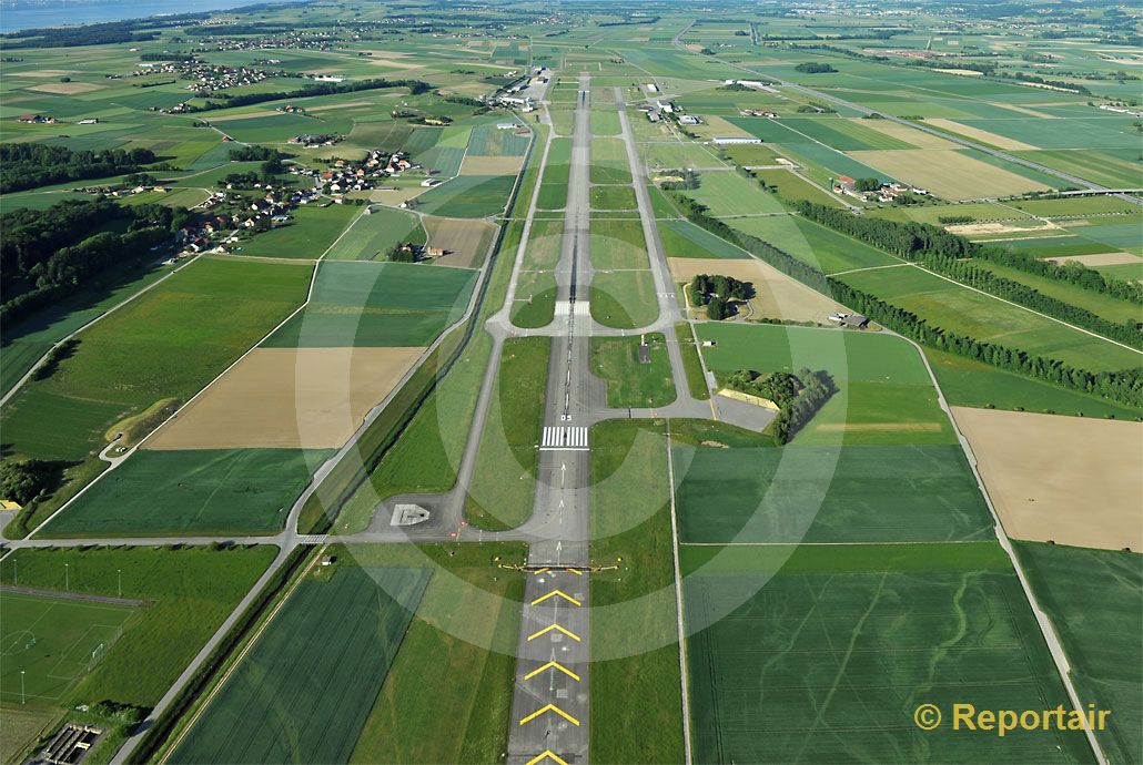 Foto: Flugplatz Payerne. (Luftaufnahme von Niklaus Wächter)