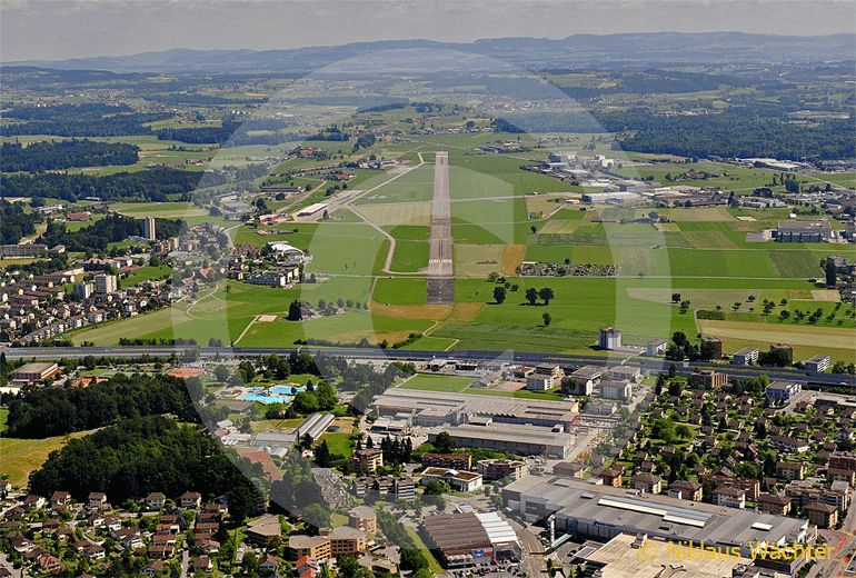 Foto: Der Flugplatz Emmen. (Luftaufnahme von Niklaus Wächter)