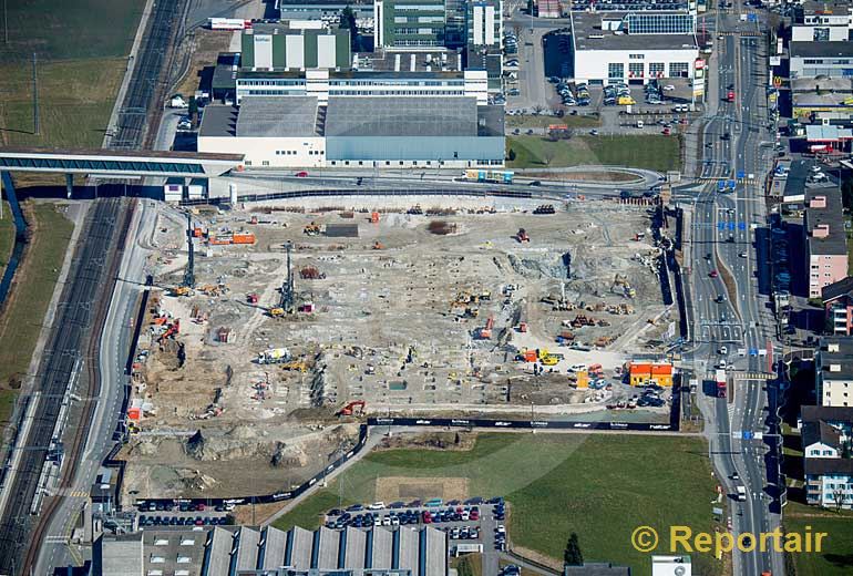 Foto: Die Schweiz wird zugebaut Bau eines Shopping-Centers in Ebikon (LU). (Luftaufnahme von Niklaus Wächter)