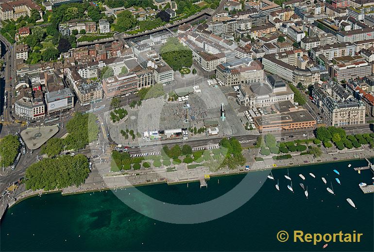 Foto: In der Stadt Zürich wurde der Sechseläutenplatz beim Bellevue, der grösste innerstädtische Platz der Schweiz und einer der grössten Europas, neu gestaltet. (Luftaufnahme von Niklaus Wächter)