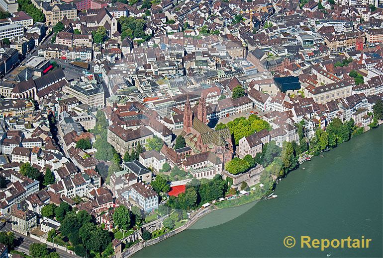 Foto: Das Basler Münster. (Luftaufnahme von Niklaus Wächter)