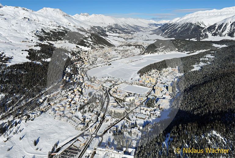 Foto: St.Moritz (GR). (Luftaufnahme von Niklaus Wächter)