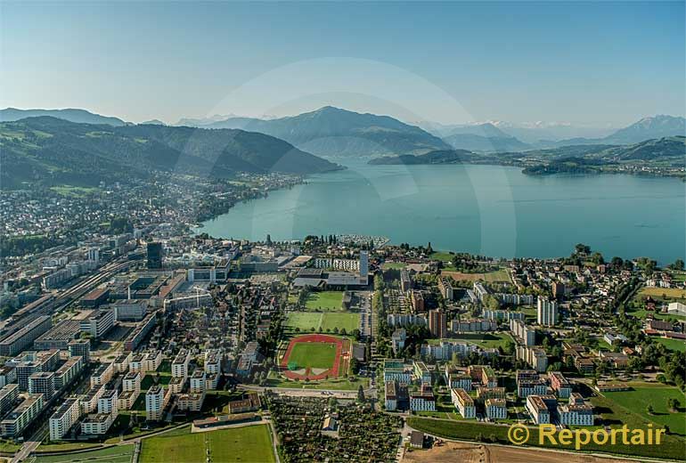 Foto: Die Stadt Zug im Morgenlicht.. (Luftaufnahme von Niklaus Wächter)