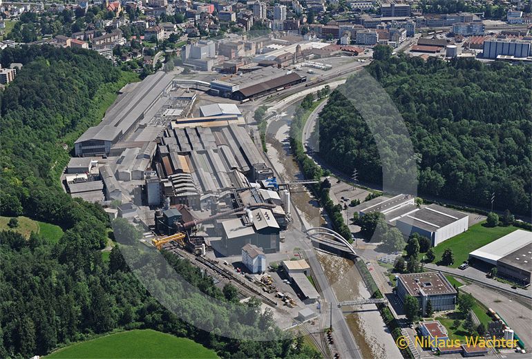 Foto: Swiss Steel AG in Emmenbrücke  LU. (Luftaufnahme von Niklaus Wächter)