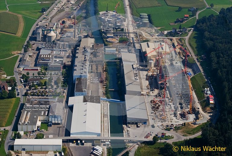 Foto: Die Papierfabrik Perlen bei Buchrain LU. (Luftaufnahme von Niklaus Wächter)