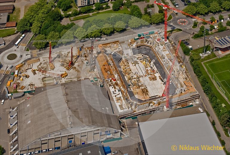 Foto: In Zug entsteht ein neues Eishockey-Stadion. (Luftaufnahme von Niklaus Wächter)