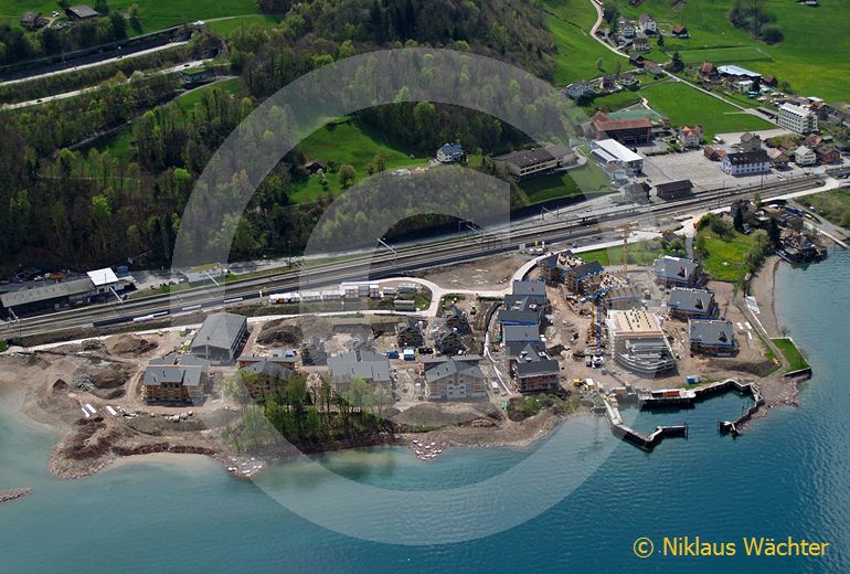 Foto: Bau einer Ferienanlage in Unterterzen am Walensee. (Luftaufnahme von Niklaus Wächter)