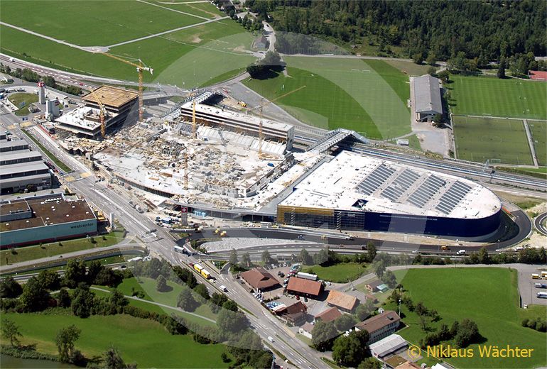 Foto: Bau des Fussballstadions von St.Gallen bei Winkeln SG im Jahr  2007. (Luftaufnahme von Niklaus Wächter)