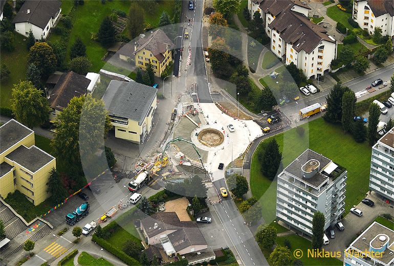 Foto: Bau einer Verkehrskreisels in Ebikon LU im Jahr 2008. (Luftaufnahme von Niklaus Wächter)