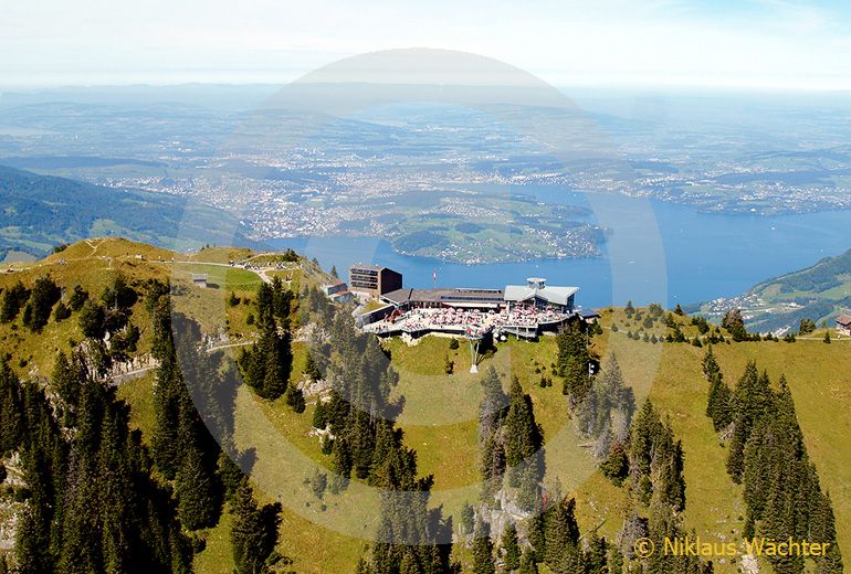 Foto: Drehrestaurant auf dem Stanserhorn. (Luftaufnahme von Niklaus Wächter)