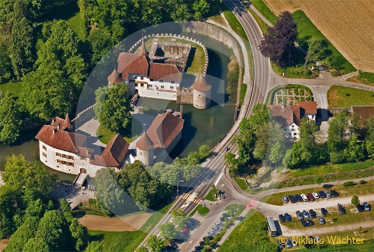 Foto: Wasserschloss Hallwil. (Luftaufnahme von Niklaus Wächter)