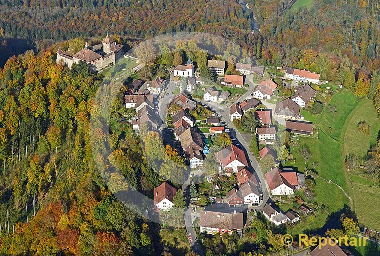 Foto: Schloss Kyburg bei Winterthur (ZH) mit dem gleichnamigen Ort. (Luftaufnahme von Niklaus Wächter)