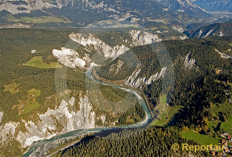 Foto: Die Rheinschlucht bei Valendas. (Luftaufnahme von Niklaus Wächter)