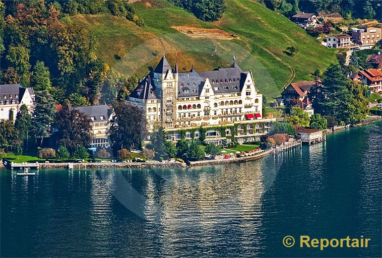 Foto: Das Park Hotel Vitznau am Vierwaldstättersee.. (Luftaufnahme von Niklaus Wächter)