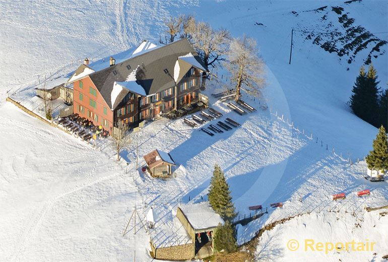 Foto: Das Berggasthaus Napf auf dem 1408 Meter hohen Napf LU.. (Luftaufnahme von Niklaus Wächter)