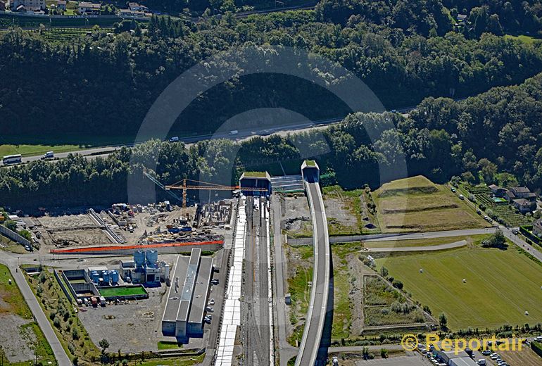 Foto: Der Ceneri-Basistunnel im Bau. Das Nordportal bei San Antonio. (Luftaufnahme von Niklaus Wächter)