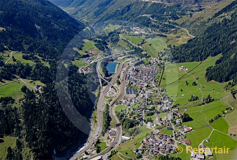 Foto: Airolo südlich des Gotthards. (Luftaufnahme von Niklaus Wächter)