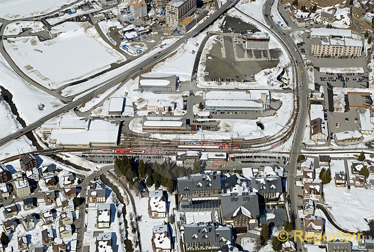 Foto: Bahnhof Andermatt UR.. (Luftaufnahme von Niklaus Wächter)