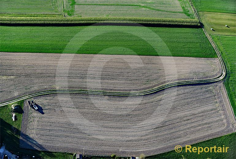 Foto: Linienführungen der Landwirtschaft bei Avry FR. (Luftaufnahme von Niklaus Wächter)