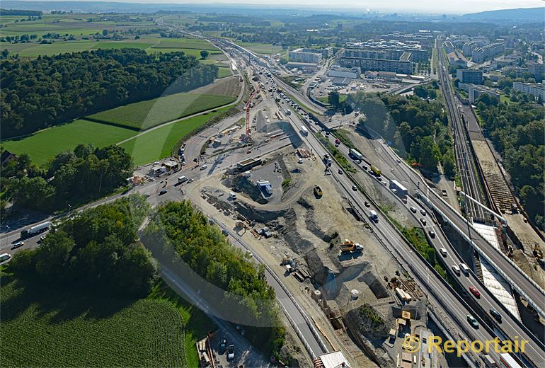 Foto: Ausbau der Nordumfahrung Zürich. Blick auf die Baustelle bei Affoltern. (Luftaufnahme von Niklaus Wächter)