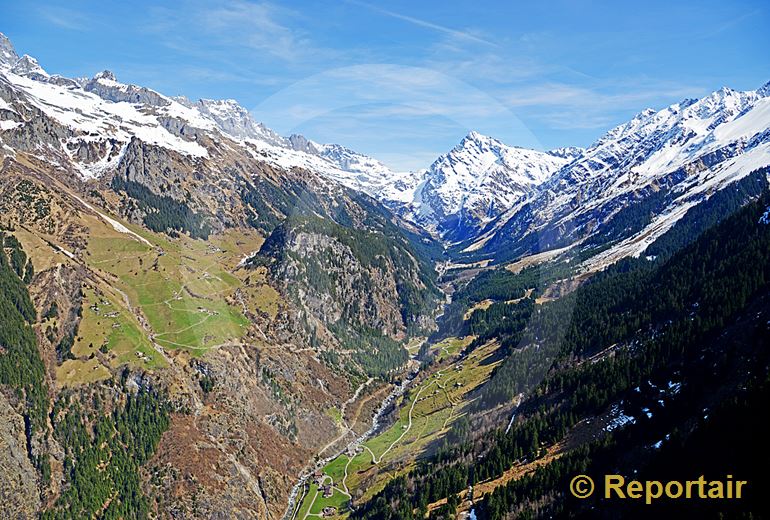 Foto: Das Maderanertal UR oberhalb Amsteg. (Luftaufnahme von Niklaus Wächter)