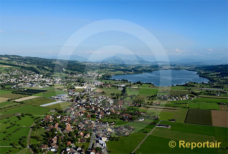 Foto: Ermensee LU mit dem Baldeggersee im Hintergrund. (Luftaufnahme von Niklaus Wächter)