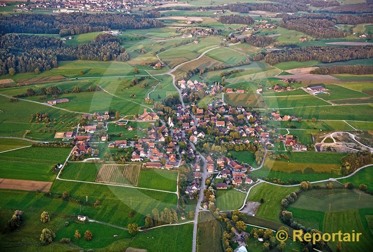 Foto: Maschwanden ZH. (Luftaufnahme von Niklaus Wächter)