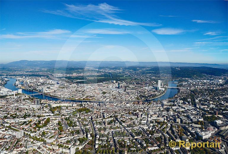 Foto: Basel aus Südwesten gesehen. (Luftaufnahme von Niklaus Wächter)