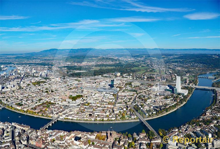 Foto: Basel und sein Rheinknie. (Luftaufnahme von Niklaus Wächter)