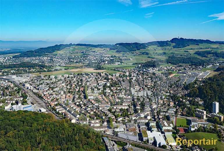 Foto: Ostermundigen bei Bern mit seinem geordnetem Ortsbild. (Luftaufnahme von Niklaus Wächter)