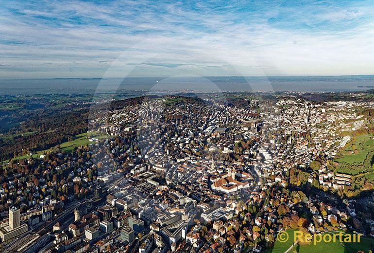 Foto: Die Stadt St.Gallen im Herbst. (Luftaufnahme von Niklaus Wächter)