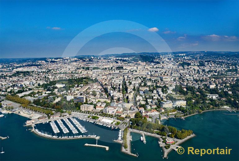 Foto: Lausanne mit seinem Stadtteil Ouchy im Vordergrund. (Luftaufnahme von Niklaus Wächter)