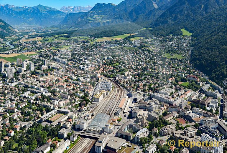 Foto: Bahnhof und Stadtzentrum Chur. (Luftaufnahme von Niklaus Wächter)