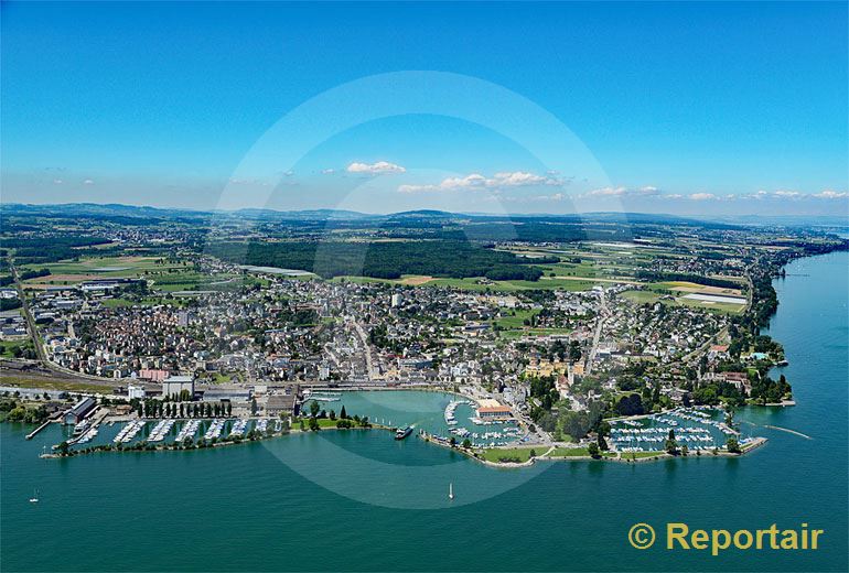 Foto: Romanshorn TG hat den grössten Hafen am Bodensee und tägliche Fährverbindungen nach Friedrichshafen. (Luftaufnahme von Niklaus Wächter)