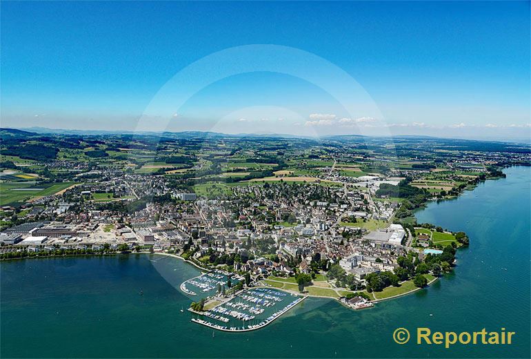 Foto: Arbon TG ist für seine schmucke Altstadt und seine Seepromenade bekannt. (Luftaufnahme von Niklaus Wächter)