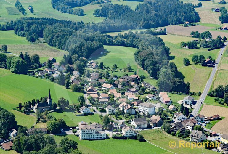 Foto: Chatillens VD bei Oron la ville. (Luftaufnahme von Niklaus Wächter)