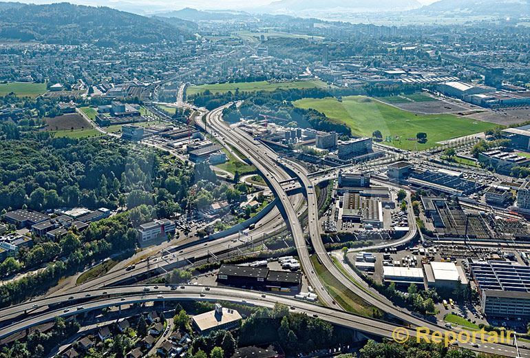 Foto: A1- Autobahn-Verzweigung Bern-Wankdorf. (Luftaufnahme von Niklaus Wächter)