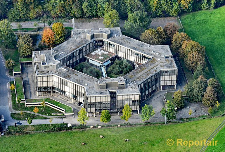 Foto: Ein Platz im Grünen Shell Switzerland in Zug. (Luftaufnahme von Niklaus Wächter)