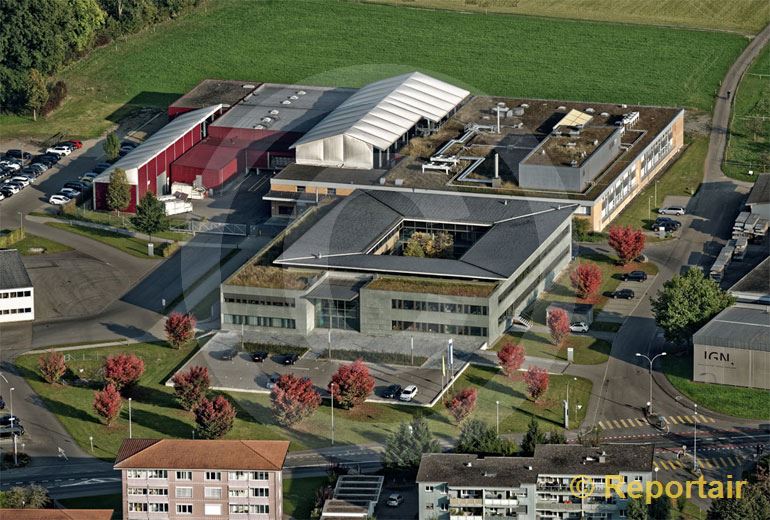 Foto: Hauptsitz der B. Braun Medical AG in Sempach LU. (Luftaufnahme von Niklaus Wächter)