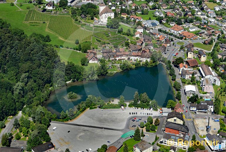 Foto: Das Schloss Werdenberg mit gleichnamigem See in Buchs SG. (Luftaufnahme von Niklaus Wächter)