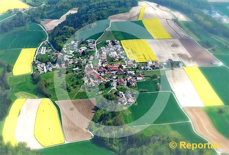 Foto: Seiry - die Bilderbuch-Schweiz im Waadtland. (Luftaufnahme von Niklaus Wächter)