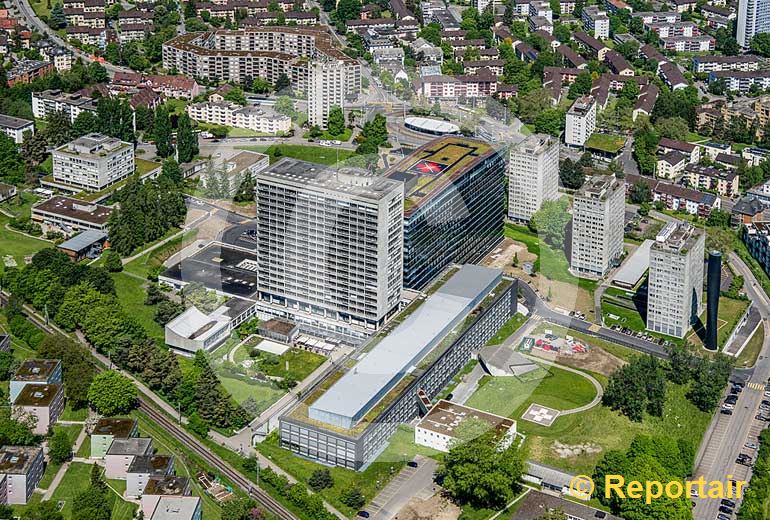 Foto: Das Zürcher Stadtspital Triemli. (Luftaufnahme von Niklaus Wächter)