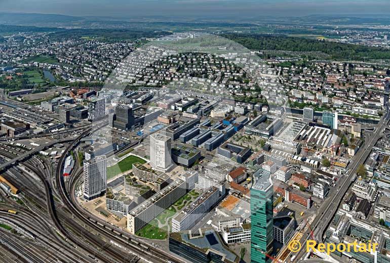 Foto: Die Industriezone von Zürich mit dem Prime Tower. (Luftaufnahme von Niklaus Wächter)