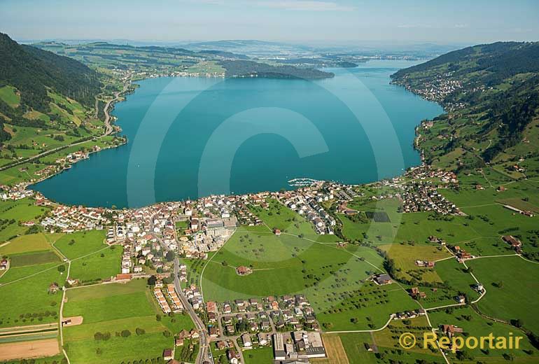 Foto: Arth (SZ) am Zugersee. (Luftaufnahme von Niklaus Wächter)