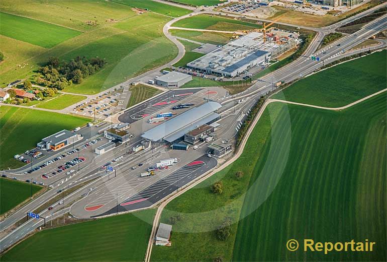 Foto: Autobahn-Grenzstelle Boncourt - Delle JU FR . (Luftaufnahme von Niklaus Wächter)