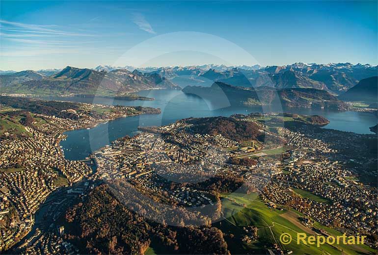 Foto: Luzern im Abendlicht. (Luftaufnahme von Niklaus Wächter)