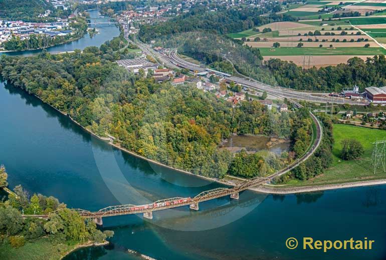 Foto: Die Aarebrücke bei Koblenz AG. (Luftaufnahme von Niklaus Wächter)